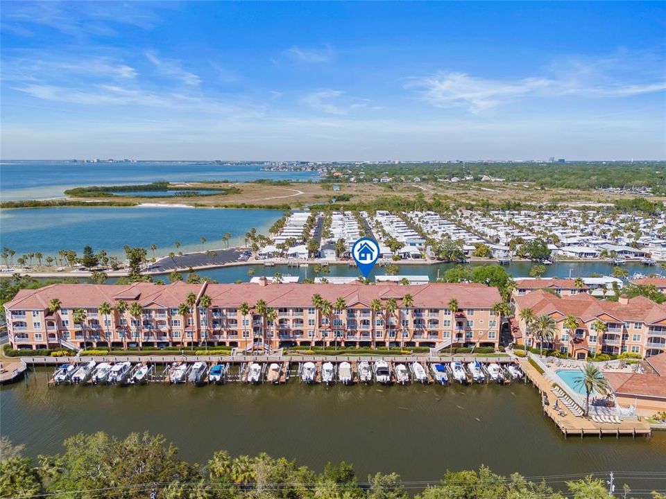 For Sale: $349,999 (2 beds, 2 baths, 968 Square Feet)