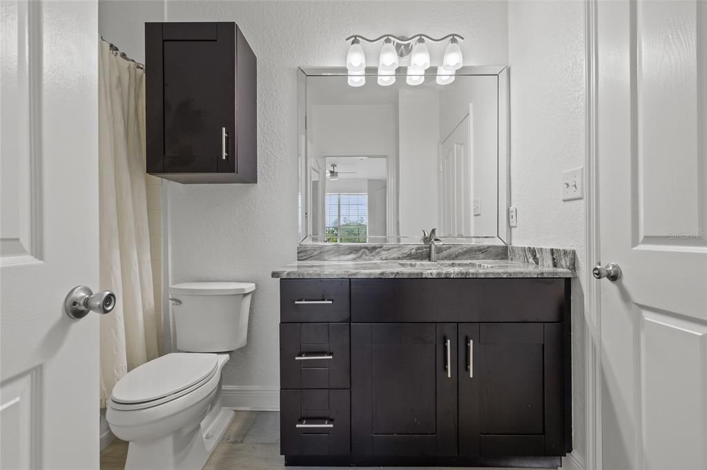 For Sale: $349,999 (2 beds, 2 baths, 968 Square Feet)