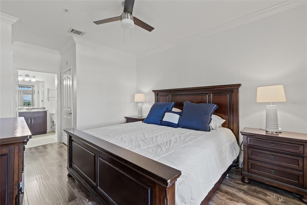 For Sale: $349,999 (2 beds, 2 baths, 968 Square Feet)