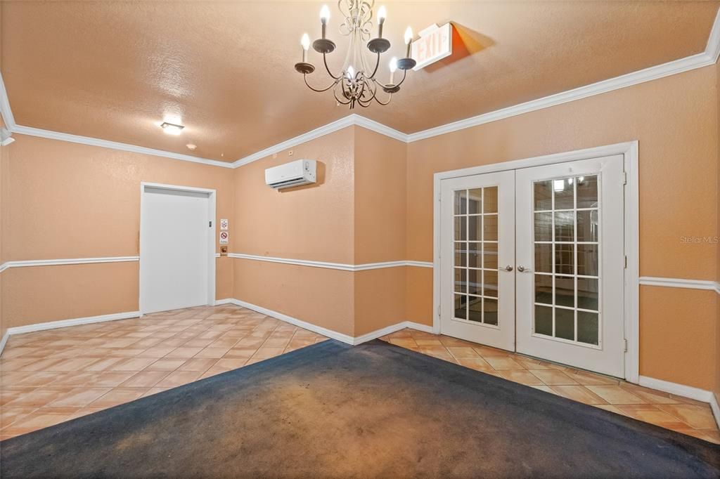 For Sale: $349,999 (2 beds, 2 baths, 968 Square Feet)