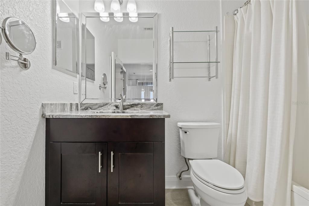 For Sale: $349,999 (2 beds, 2 baths, 968 Square Feet)