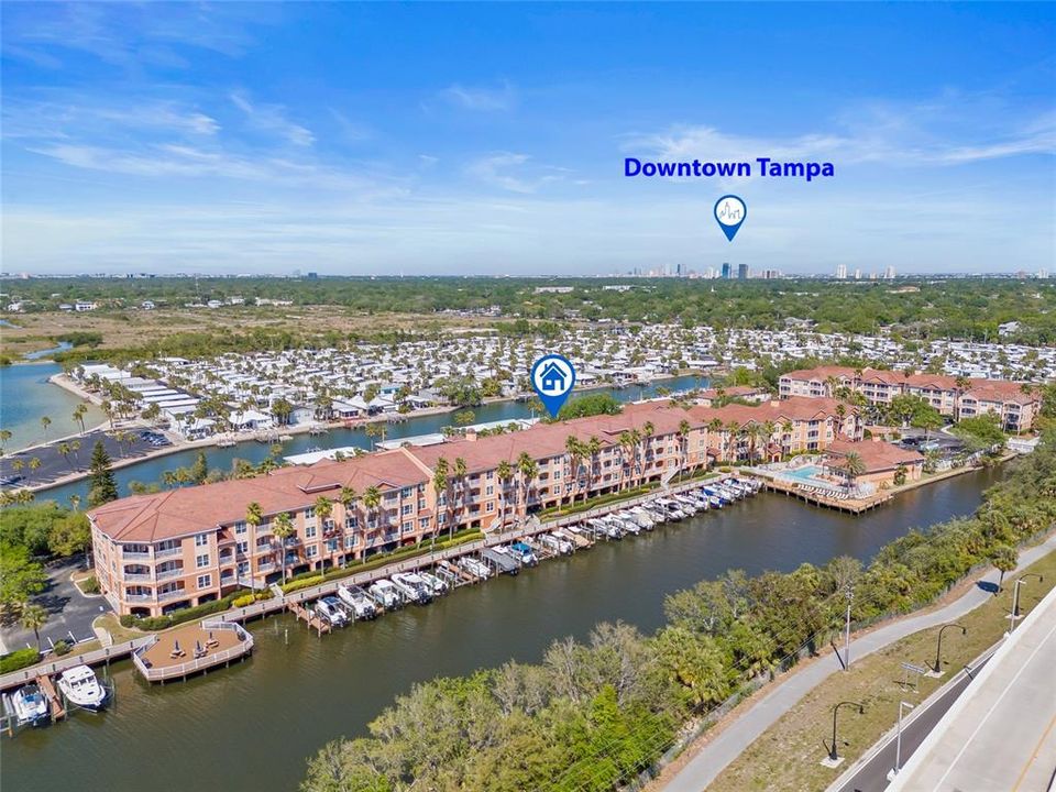 For Sale: $349,999 (2 beds, 2 baths, 968 Square Feet)