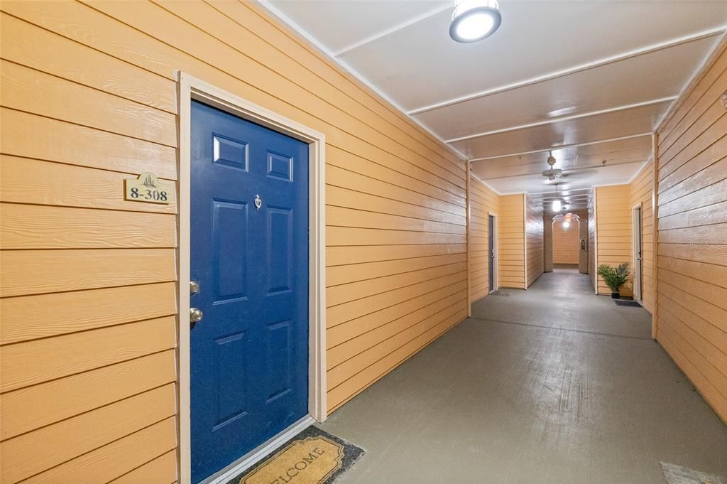 For Sale: $349,999 (2 beds, 2 baths, 968 Square Feet)