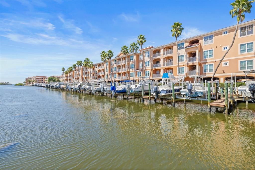 For Sale: $349,999 (2 beds, 2 baths, 968 Square Feet)