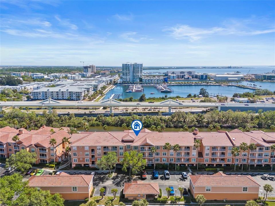 For Sale: $349,999 (2 beds, 2 baths, 968 Square Feet)