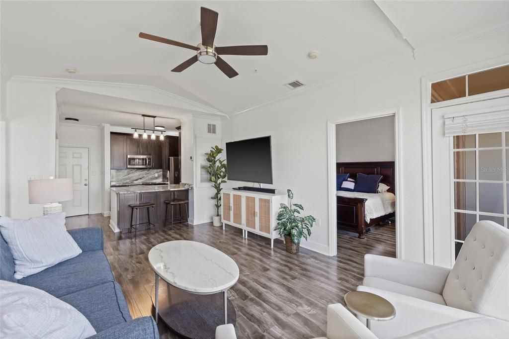 For Sale: $349,999 (2 beds, 2 baths, 968 Square Feet)