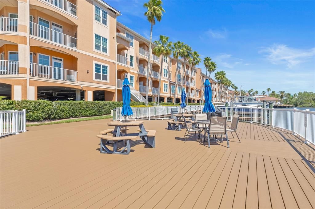 For Sale: $349,999 (2 beds, 2 baths, 968 Square Feet)