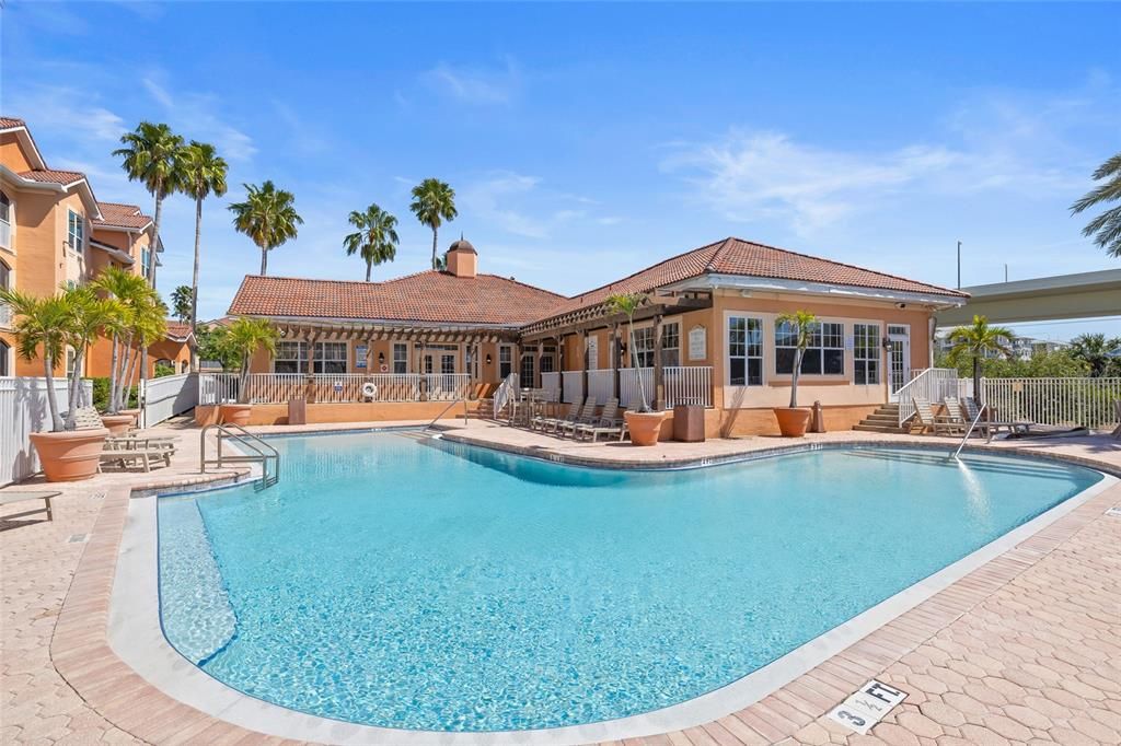 For Sale: $349,999 (2 beds, 2 baths, 968 Square Feet)