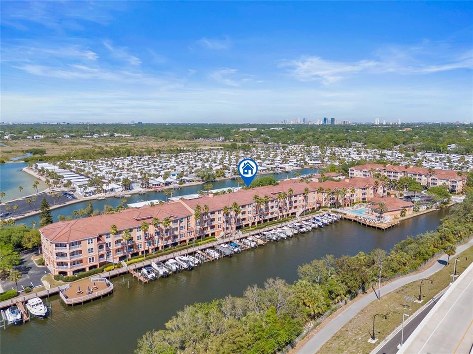 For Sale: $349,999 (2 beds, 2 baths, 968 Square Feet)