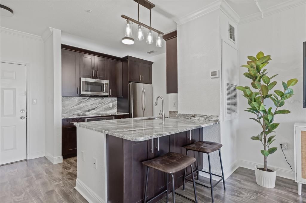 For Sale: $349,999 (2 beds, 2 baths, 968 Square Feet)