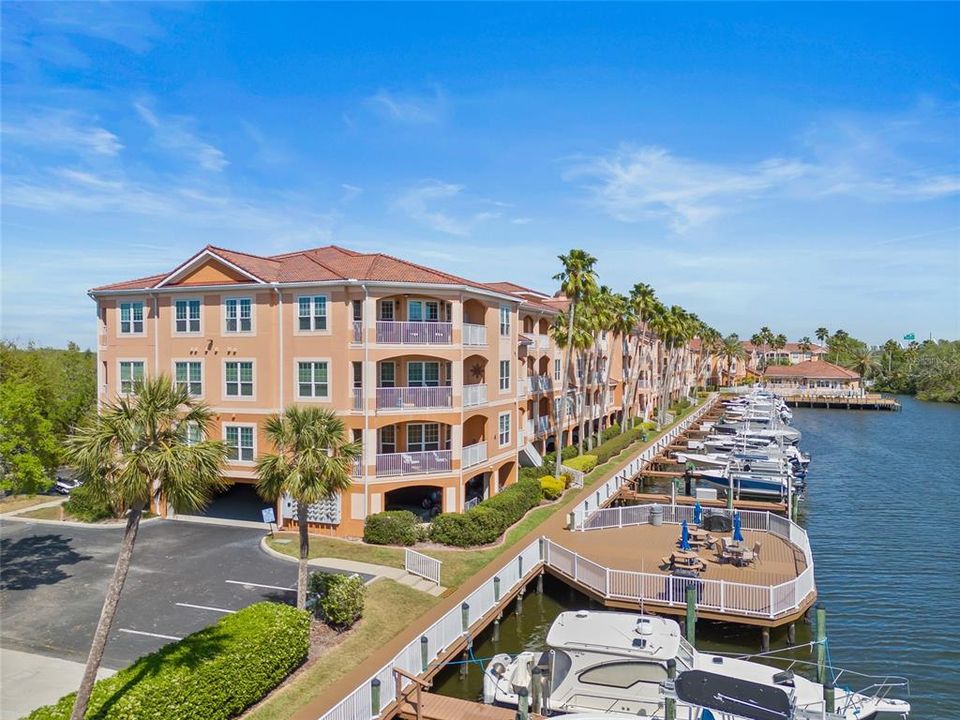 For Sale: $349,999 (2 beds, 2 baths, 968 Square Feet)