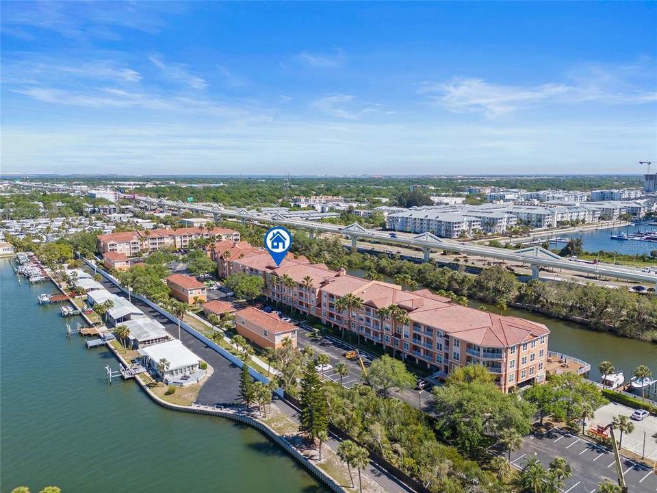 For Sale: $349,999 (2 beds, 2 baths, 968 Square Feet)