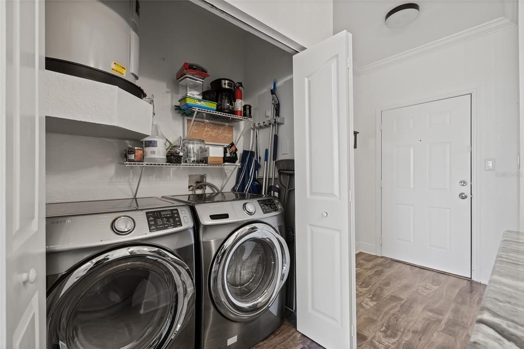 For Sale: $349,999 (2 beds, 2 baths, 968 Square Feet)