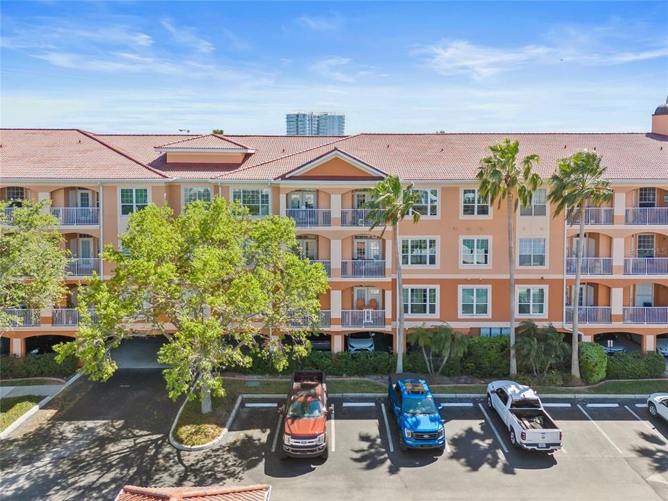 For Sale: $349,999 (2 beds, 2 baths, 968 Square Feet)