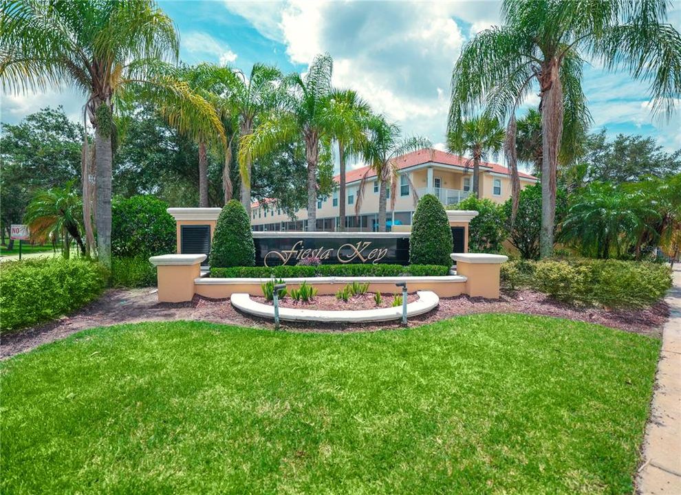 Activo con contrato: $327,000 (4 camas, 3 baños, 1642 Pies cuadrados)