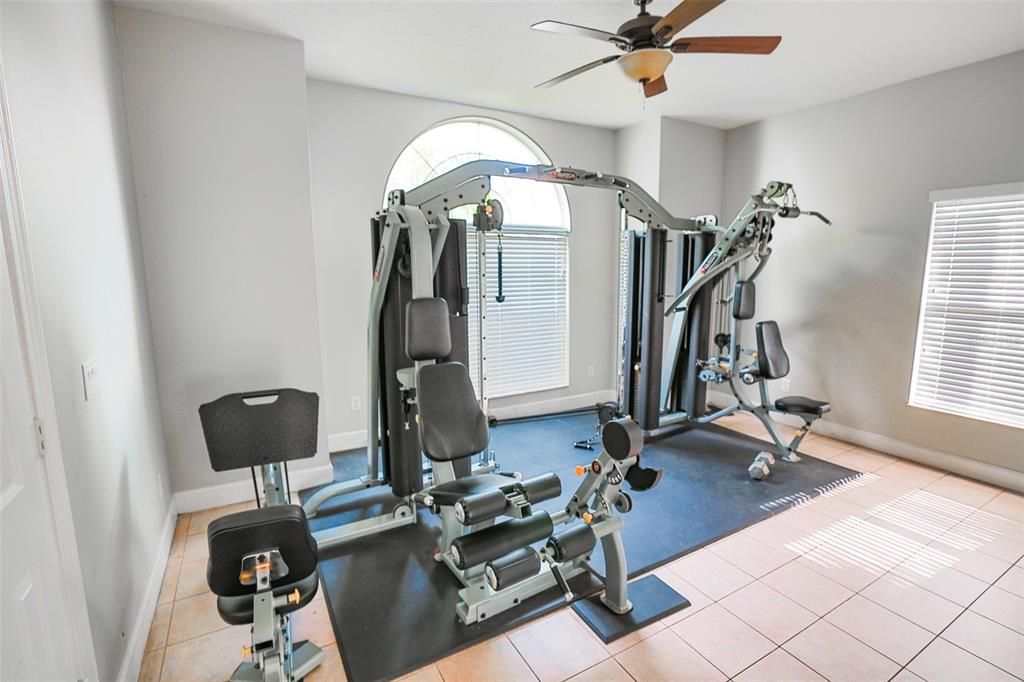 Activo con contrato: $327,000 (4 camas, 3 baños, 1642 Pies cuadrados)