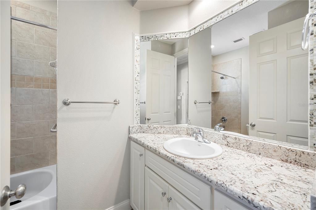 合同活跃: $320,000 (3 贝兹, 2 浴室, 1480 平方英尺)