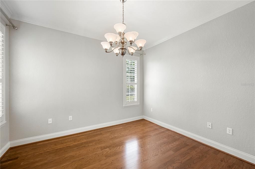 合同活跃: $320,000 (3 贝兹, 2 浴室, 1480 平方英尺)