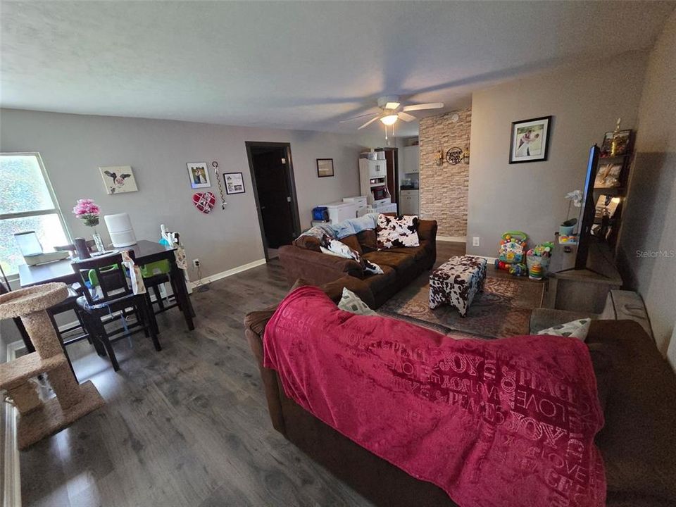 En Venta: $235,000 (3 camas, 2 baños, 1256 Pies cuadrados)