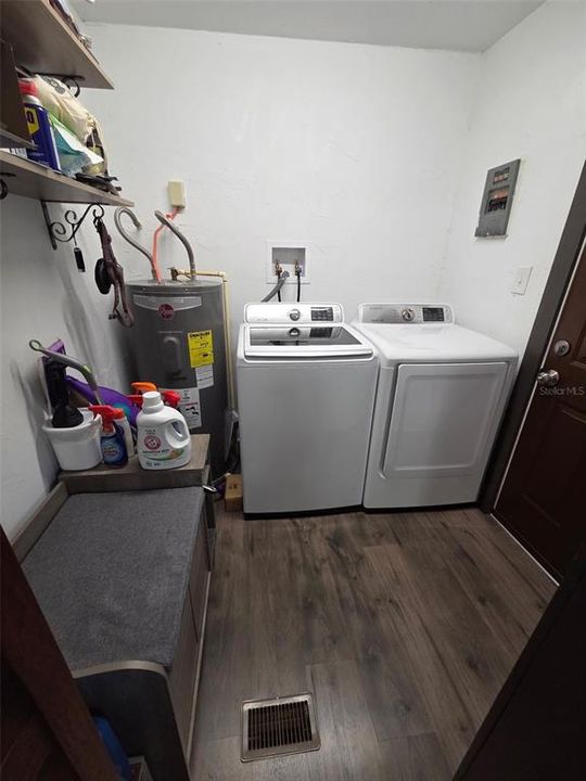 En Venta: $235,000 (3 camas, 2 baños, 1256 Pies cuadrados)