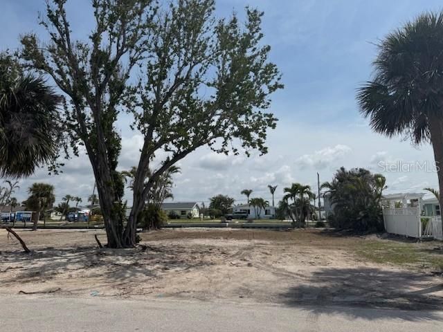 合同活跃: $750,000 (0.16 acres)