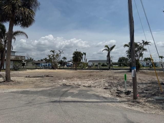 合同活跃: $750,000 (0.16 acres)