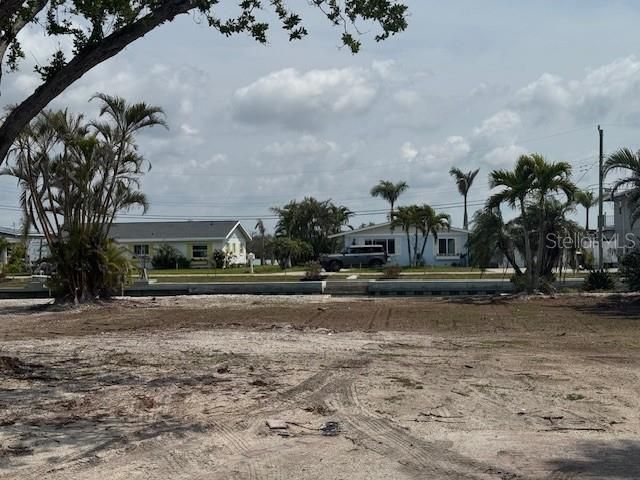 合同活跃: $750,000 (0.16 acres)