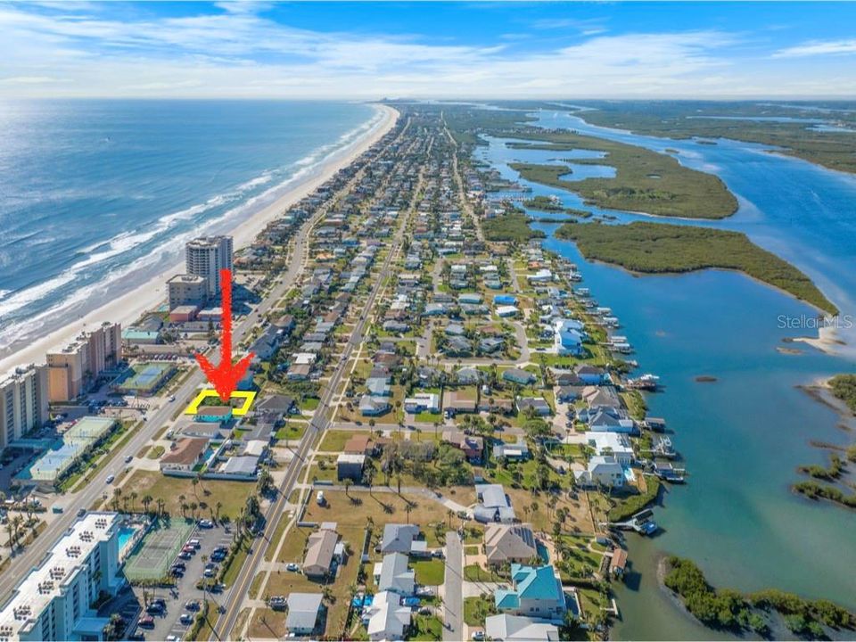 На продажу: $359,000 (0.18 acres)