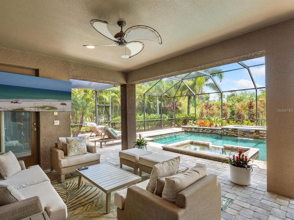 合同活跃: $1,325,000 (6 贝兹, 4 浴室, 4331 平方英尺)