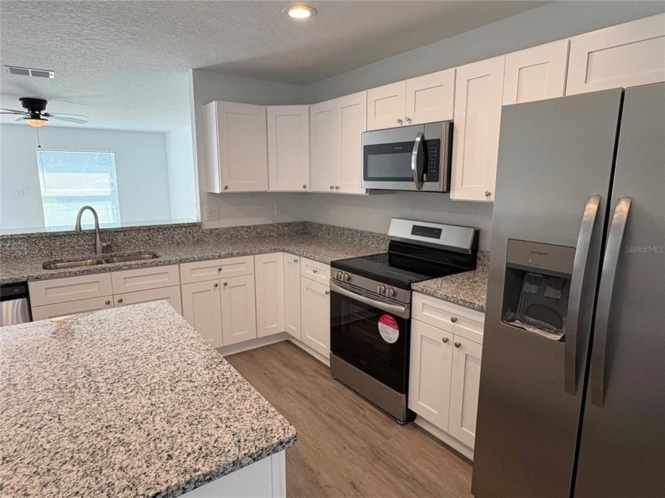 待售: $255,000 (3 贝兹, 2 浴室, 1322 平方英尺)