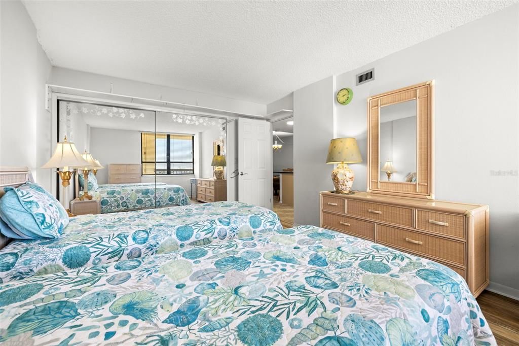 For Sale: $420,000 (2 beds, 2 baths, 1160 Square Feet)