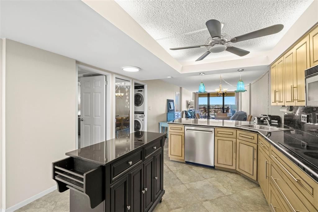 For Sale: $420,000 (2 beds, 2 baths, 1160 Square Feet)