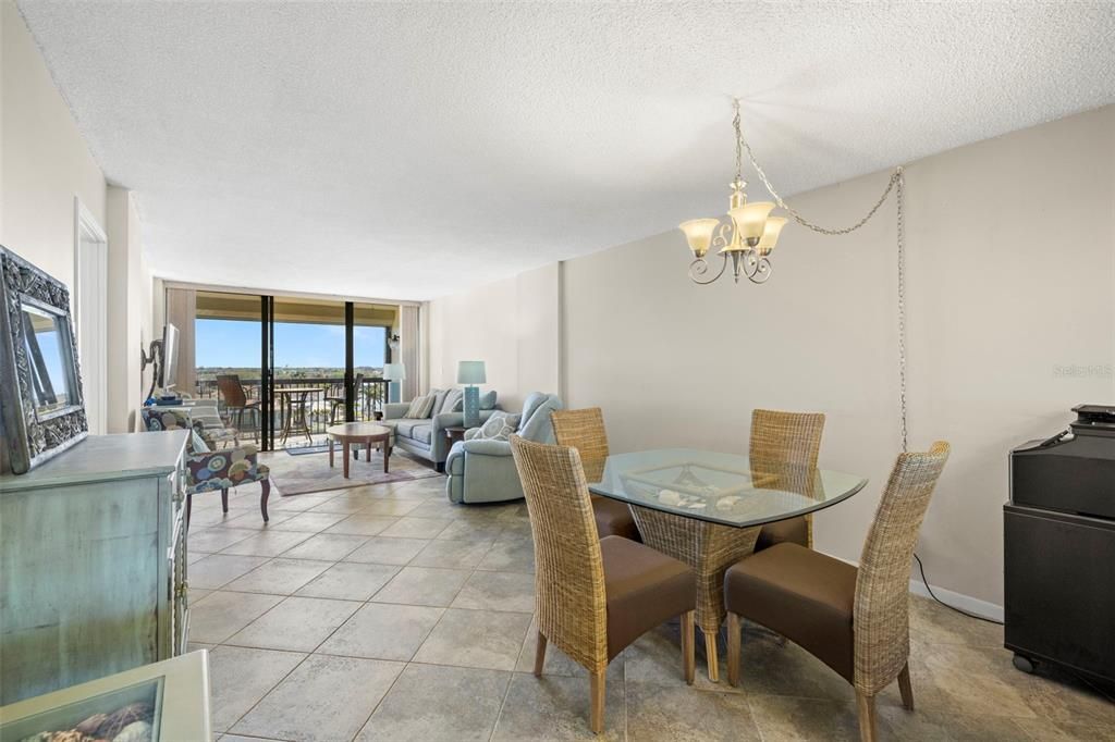 For Sale: $420,000 (2 beds, 2 baths, 1160 Square Feet)