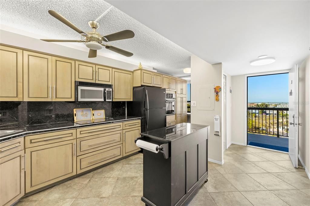 For Sale: $420,000 (2 beds, 2 baths, 1160 Square Feet)