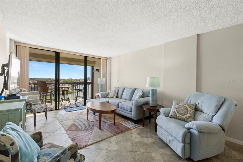 For Sale: $420,000 (2 beds, 2 baths, 1160 Square Feet)