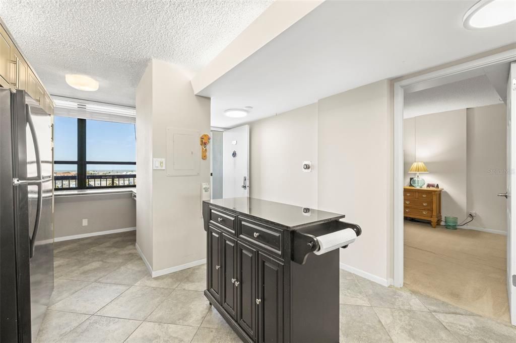 For Sale: $420,000 (2 beds, 2 baths, 1160 Square Feet)