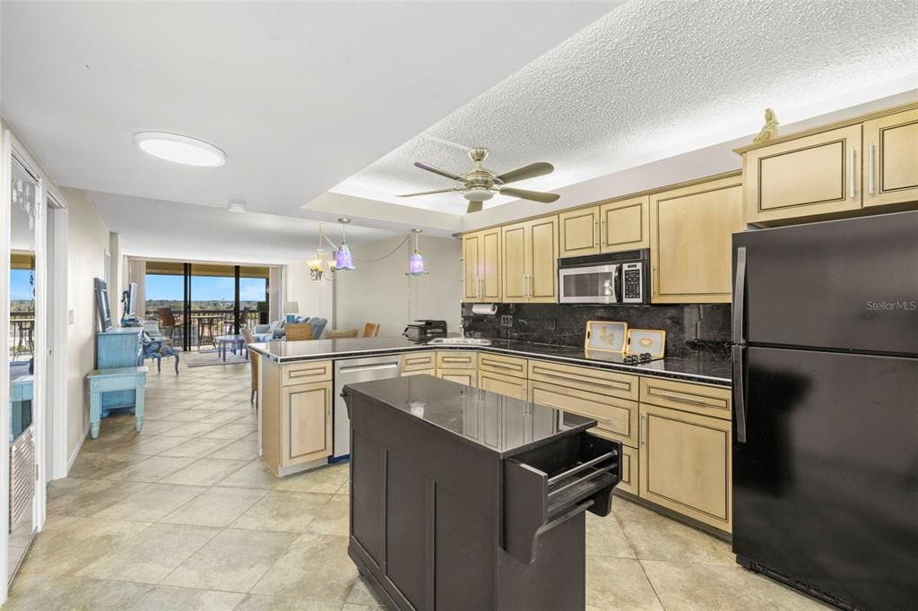 For Sale: $420,000 (2 beds, 2 baths, 1160 Square Feet)