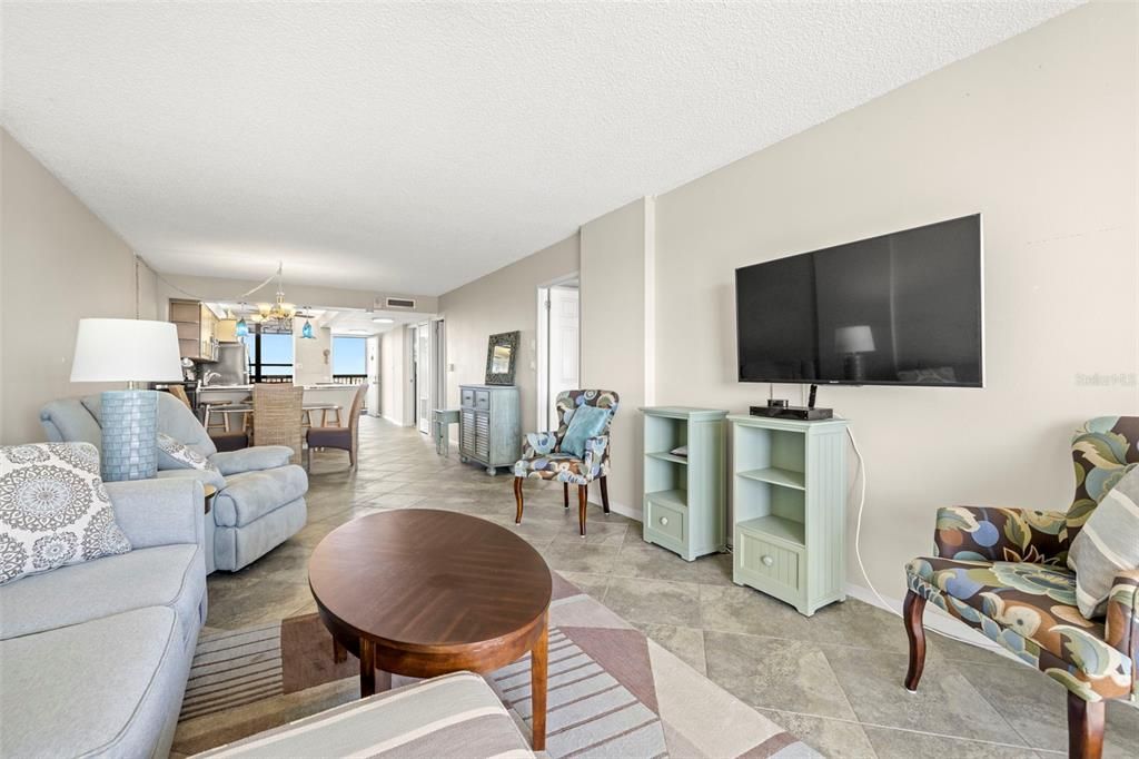 For Sale: $420,000 (2 beds, 2 baths, 1160 Square Feet)