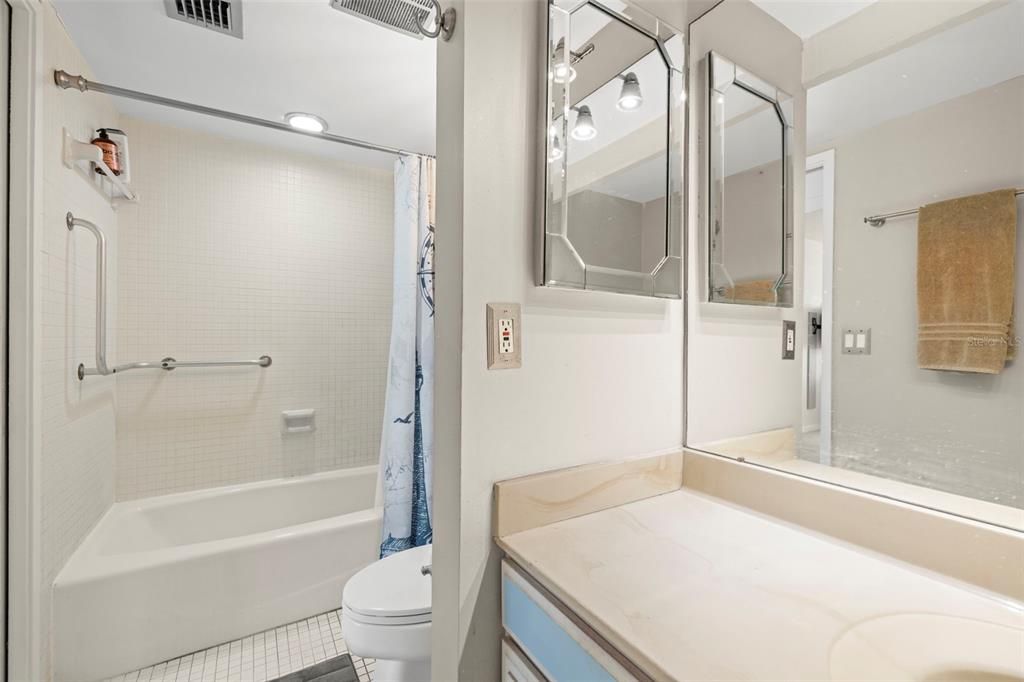 For Sale: $420,000 (2 beds, 2 baths, 1160 Square Feet)