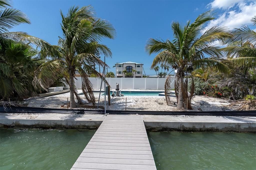 На продажу: $1,200,000 (0.17 acres)