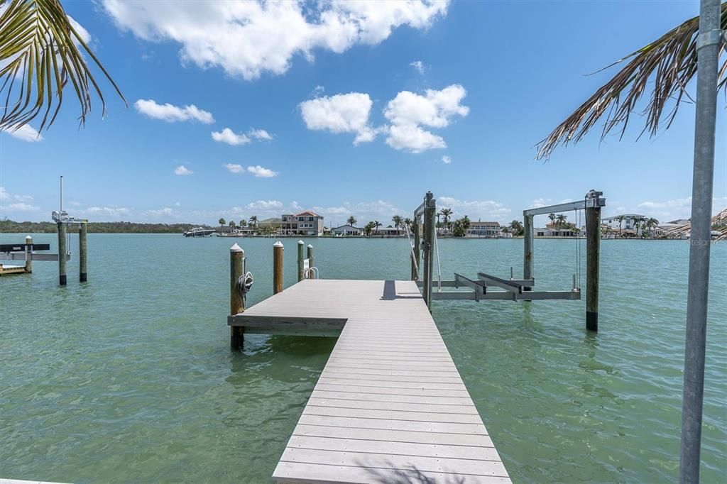 На продажу: $1,200,000 (0.17 acres)