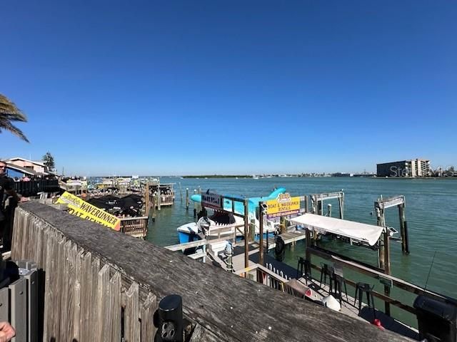 На продажу: $1,200,000 (0.17 acres)