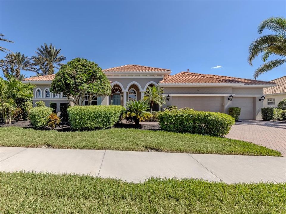 Active With Contract: $899,000 (4 beds, 3 baths, 3463 Square Feet)