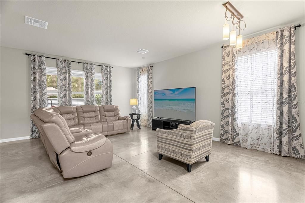 En Venta: $373,990 (4 camas, 3 baños, 2510 Pies cuadrados)