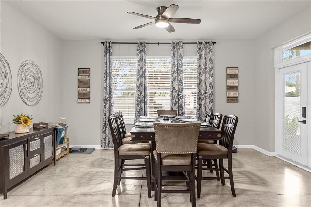 En Venta: $373,990 (4 camas, 3 baños, 2510 Pies cuadrados)