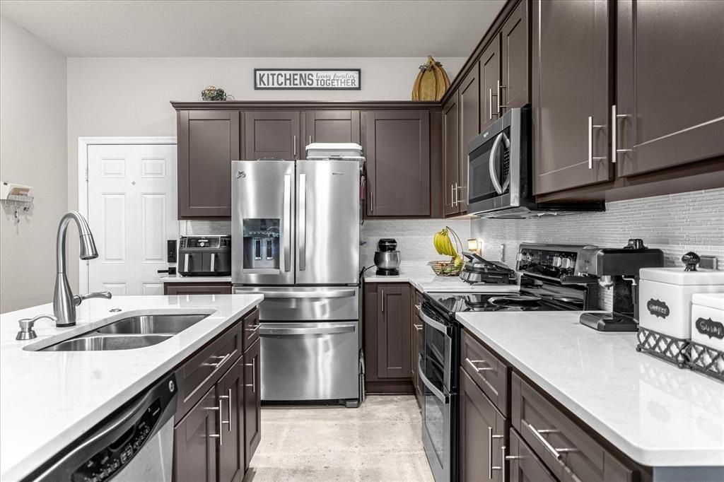 En Venta: $373,990 (4 camas, 3 baños, 2510 Pies cuadrados)