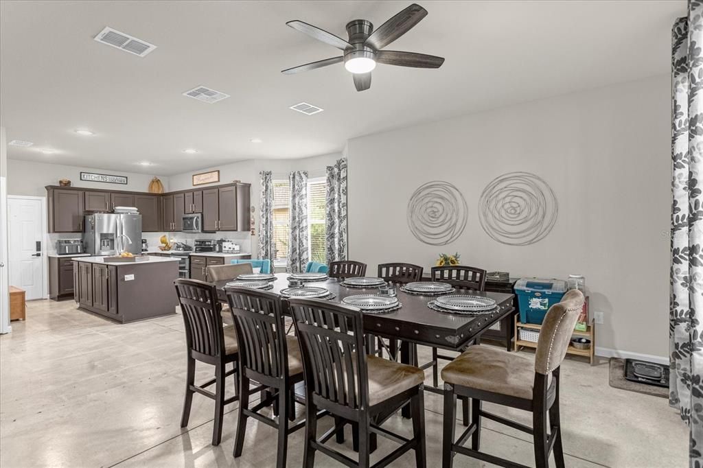 En Venta: $373,990 (4 camas, 3 baños, 2510 Pies cuadrados)