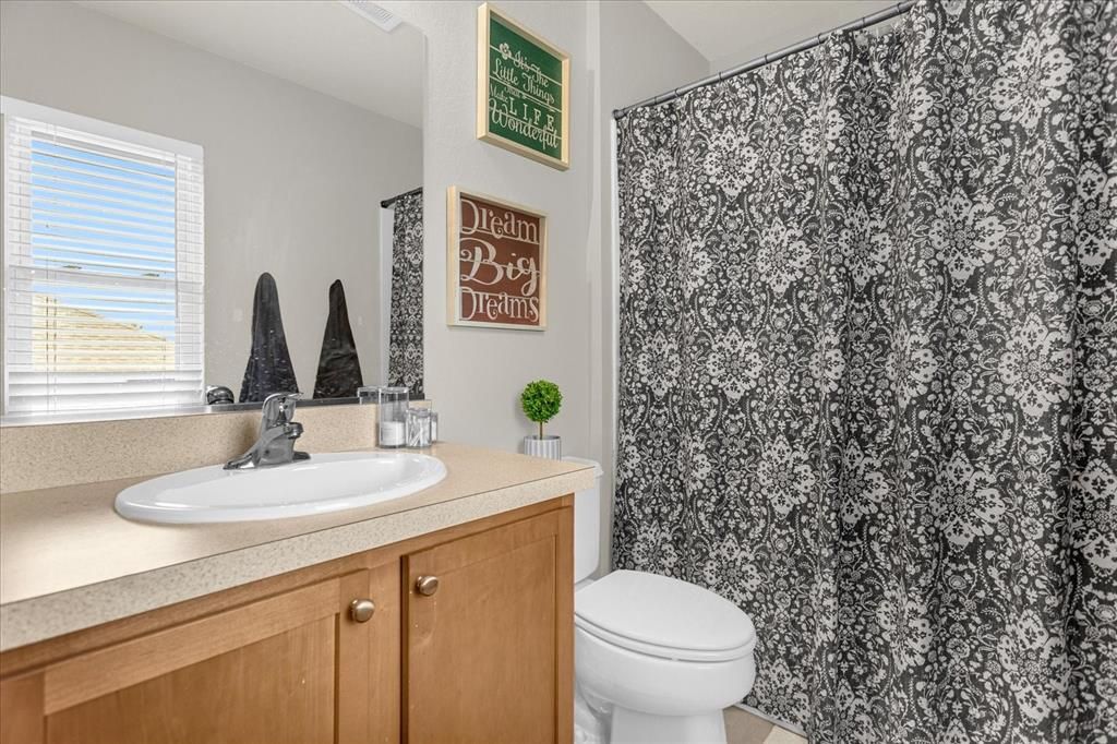 En Venta: $373,990 (4 camas, 3 baños, 2510 Pies cuadrados)