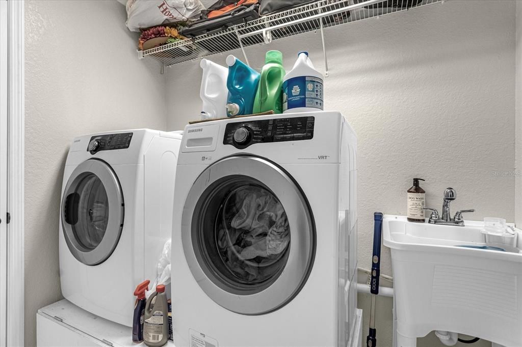 En Venta: $373,990 (4 camas, 3 baños, 2510 Pies cuadrados)