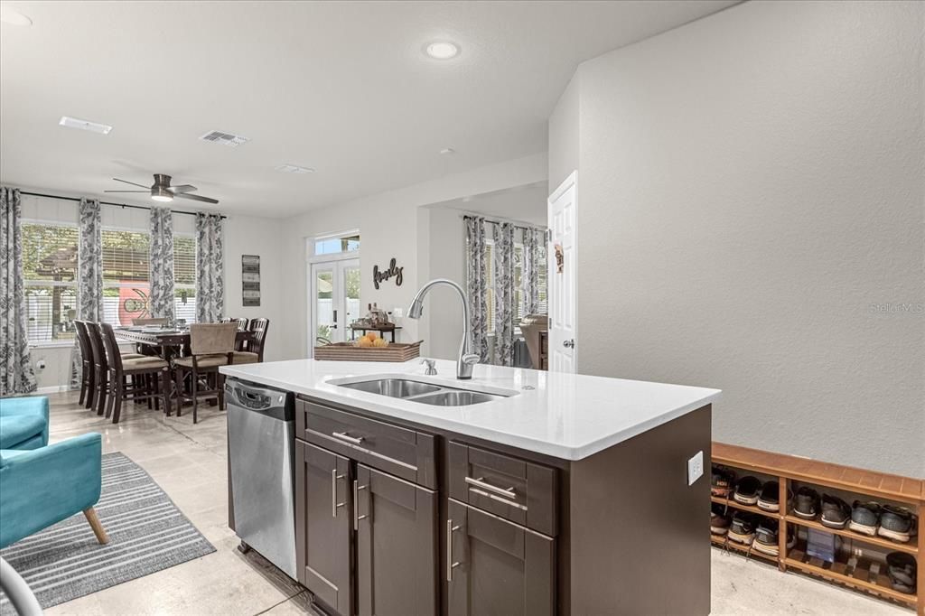 En Venta: $373,990 (4 camas, 3 baños, 2510 Pies cuadrados)